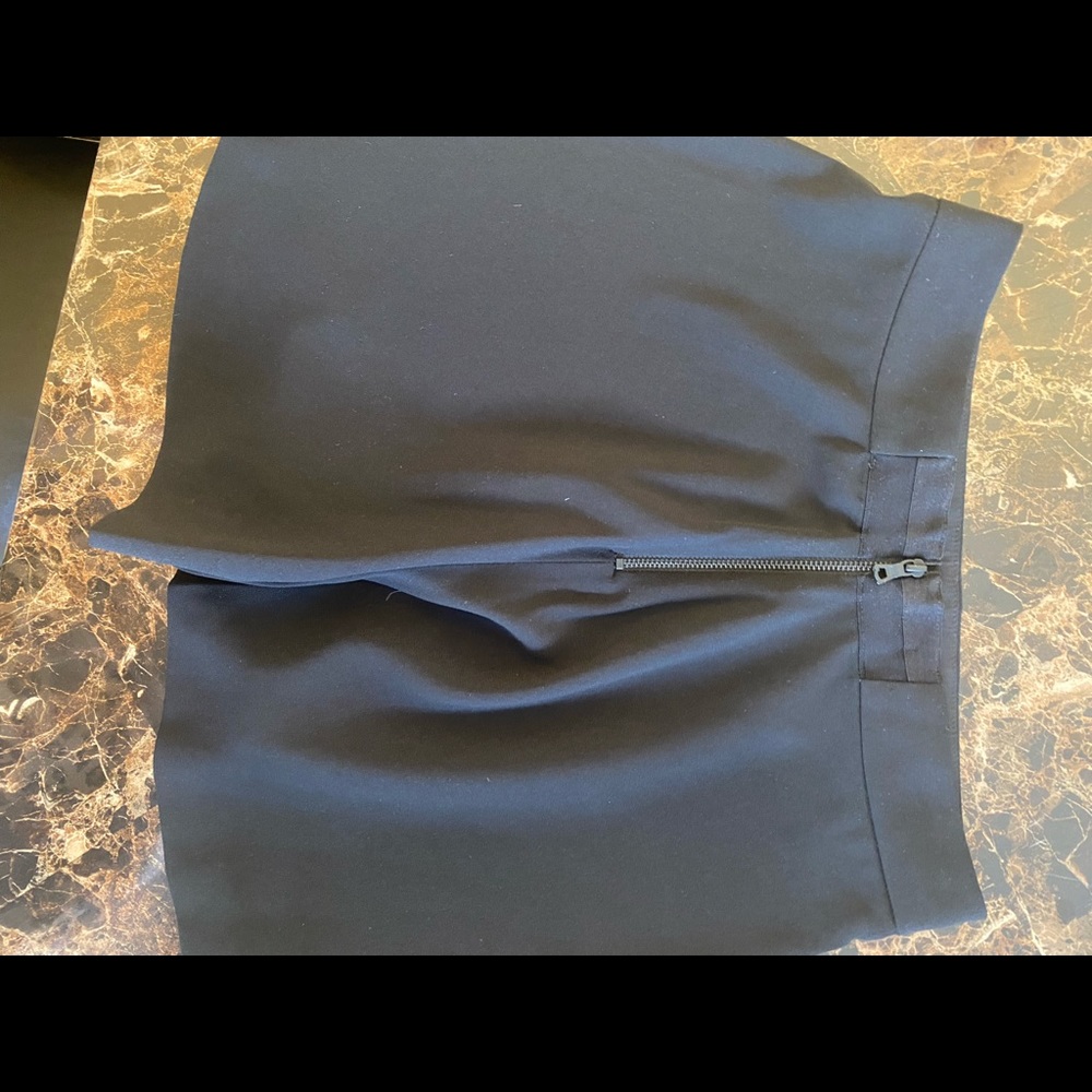 Shorts - Picture 3 of 5